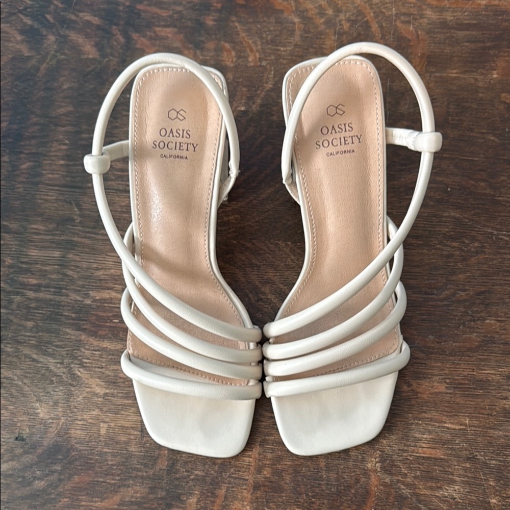 Oasis Society Women's Cream Strappy Block heel Sandals 9